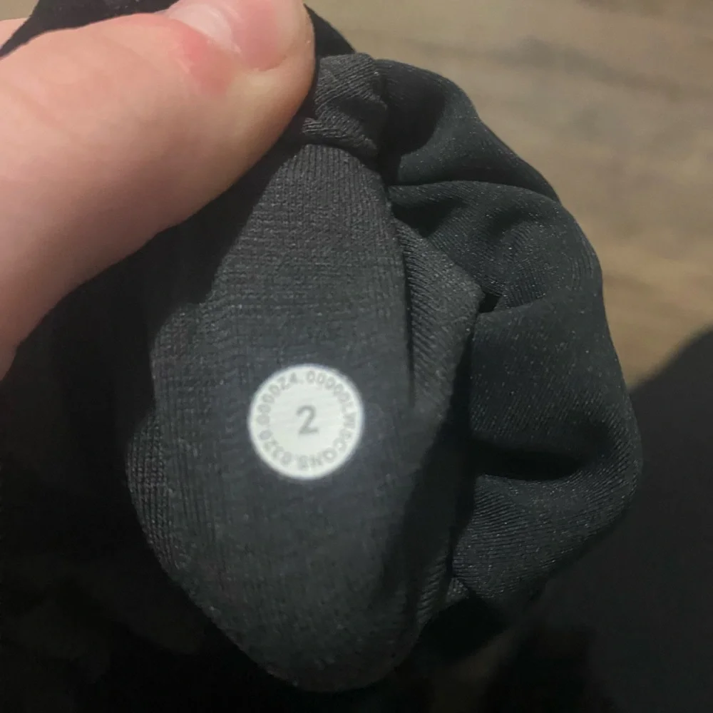 Lululemon Athletica Black and Gray Patterned Leggings - Picture 3 of 4